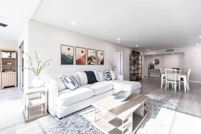 Building Photo - 1125 W Peppertree Dr