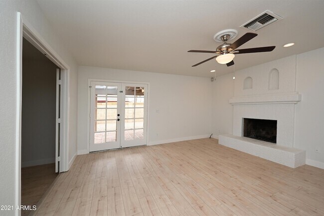 Building Photo - 7301 W Canterbury Dr