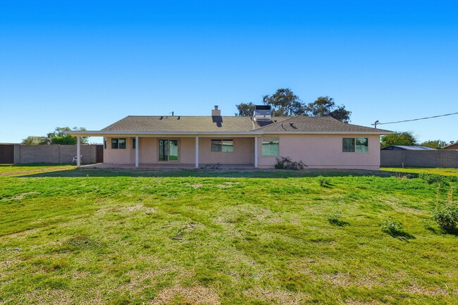 Building Photo - 7016 E Menlo St