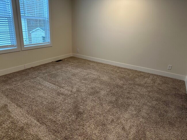 Building Photo - 439 Laurel Oak Ln