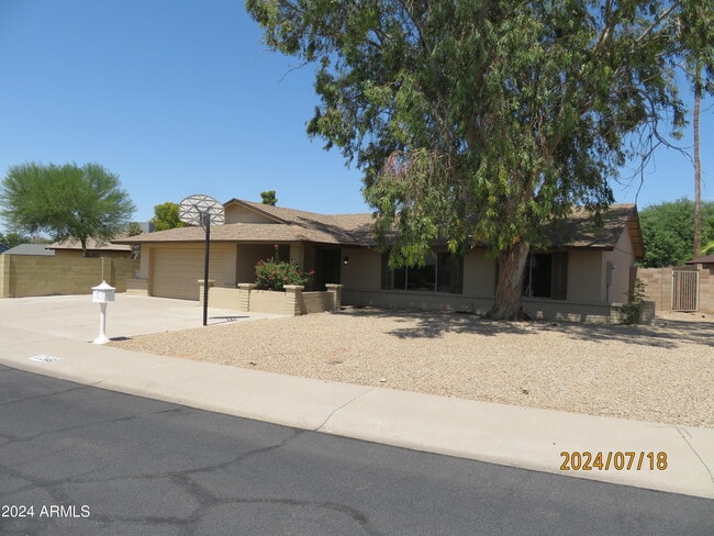 Building Photo - 11246 N 50th Dr