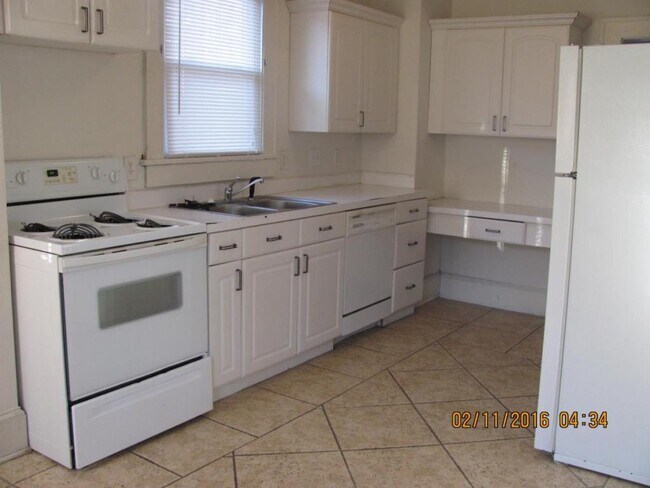 Building Photo - 241 Ebenezer Ave.