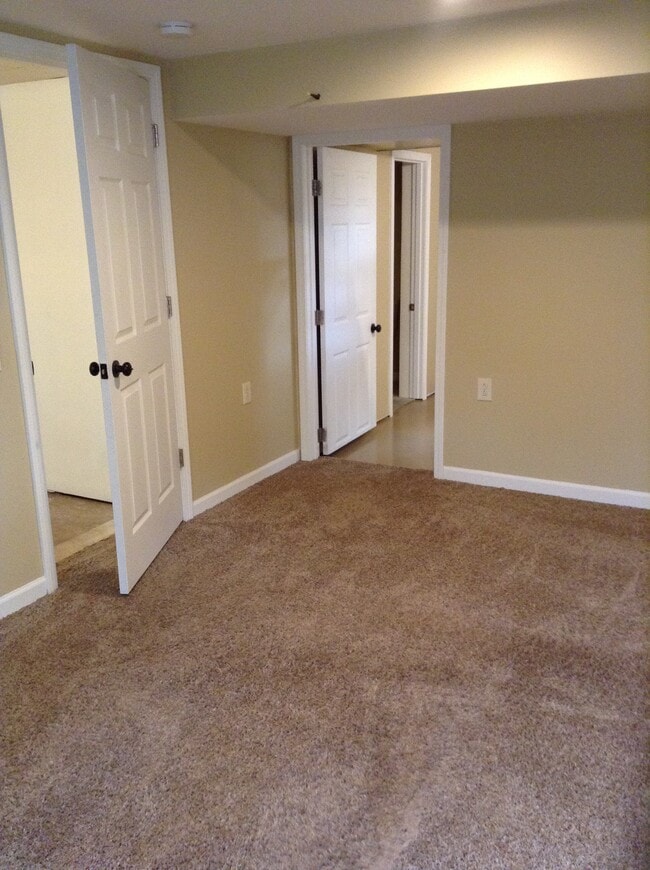 Building Photo - 1229 W Arrowhead Rd