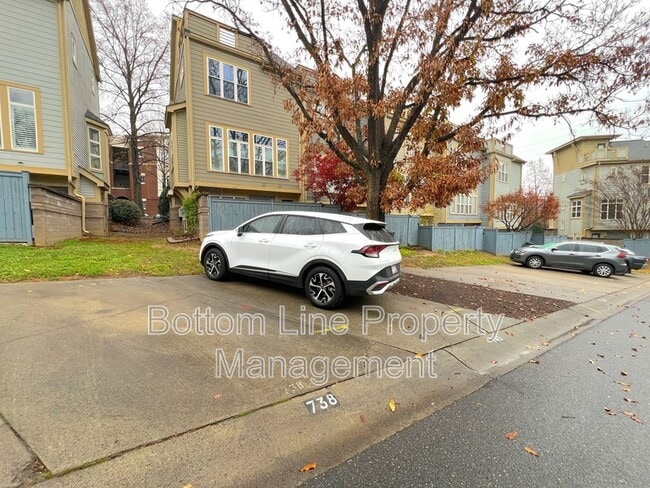 Building Photo - 738 Garden District Dr