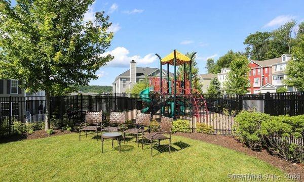 Building Photo - 12 Putnam Ln