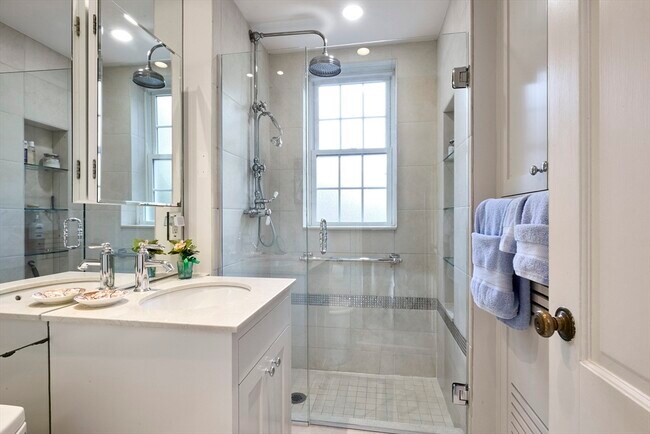 Building Photo - 37 Beacon St