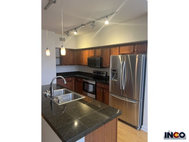 Building Photo - Beautiful 2 Bedroom 2 Bathroom Loft in the...