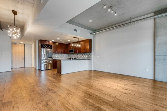Building Photo - 353 E Bonneville Ave