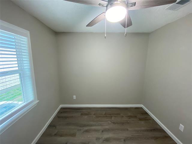 Building Photo - 2434 Lakeshore Dr
