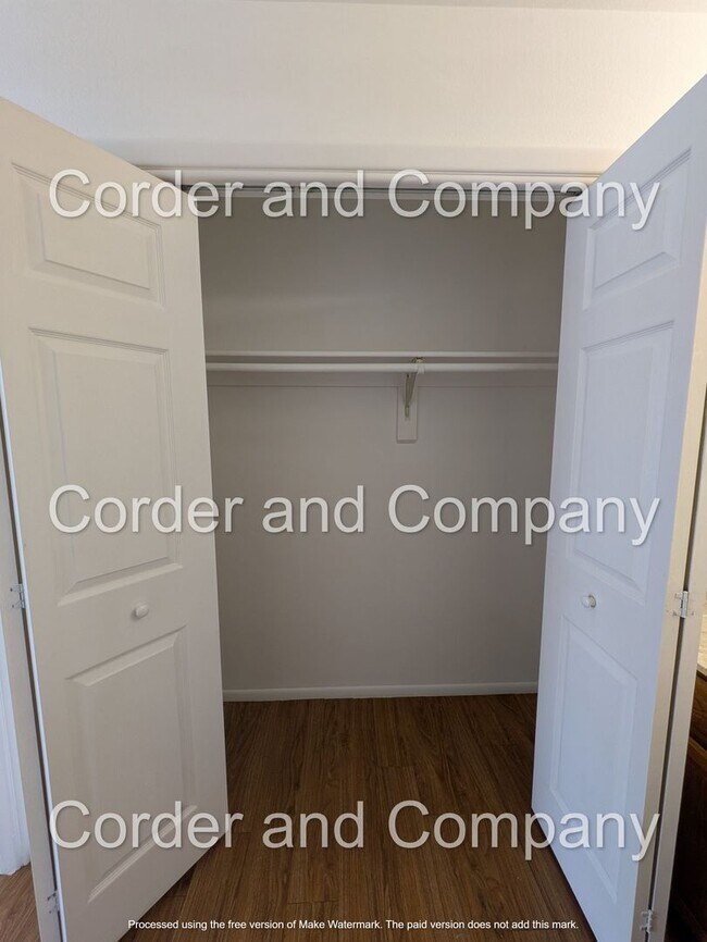 Building Photo - Charming town home 2Bedroom 2Bath Downstairs unit located in the Del Norte High School district.