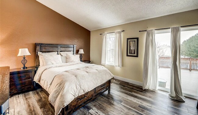 Building Photo - Huge room in a large shared home, private bathroom, great neighborhood, friendly roommates!