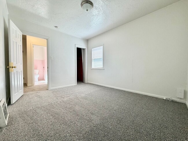Building Photo - Inviting Holladay Home with Large Yard, Carport & Extra Parking