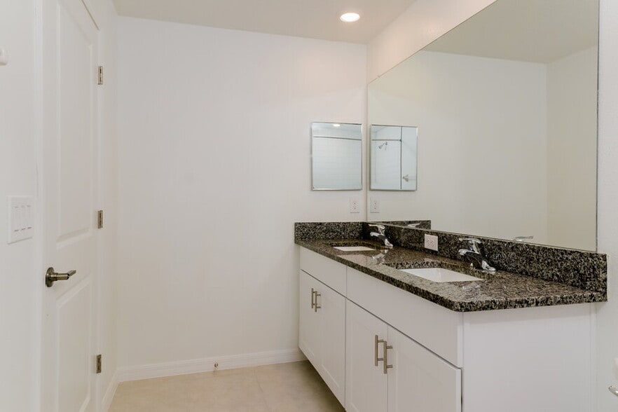 Building Photo - 2145 Great Sapphire Ln
