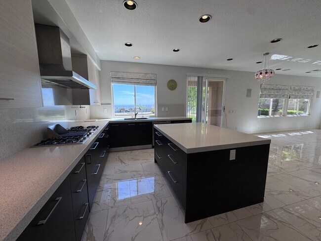 Building Photo - Stunning Home with Panoramic Views in Port...