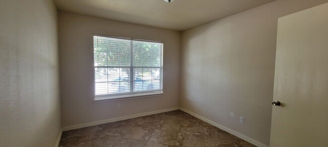 Building Photo - Upgraded Home - Granite Counters - Fenced ...