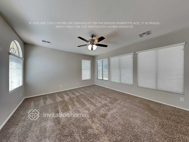 Building Photo - 3523 S Swan Dr