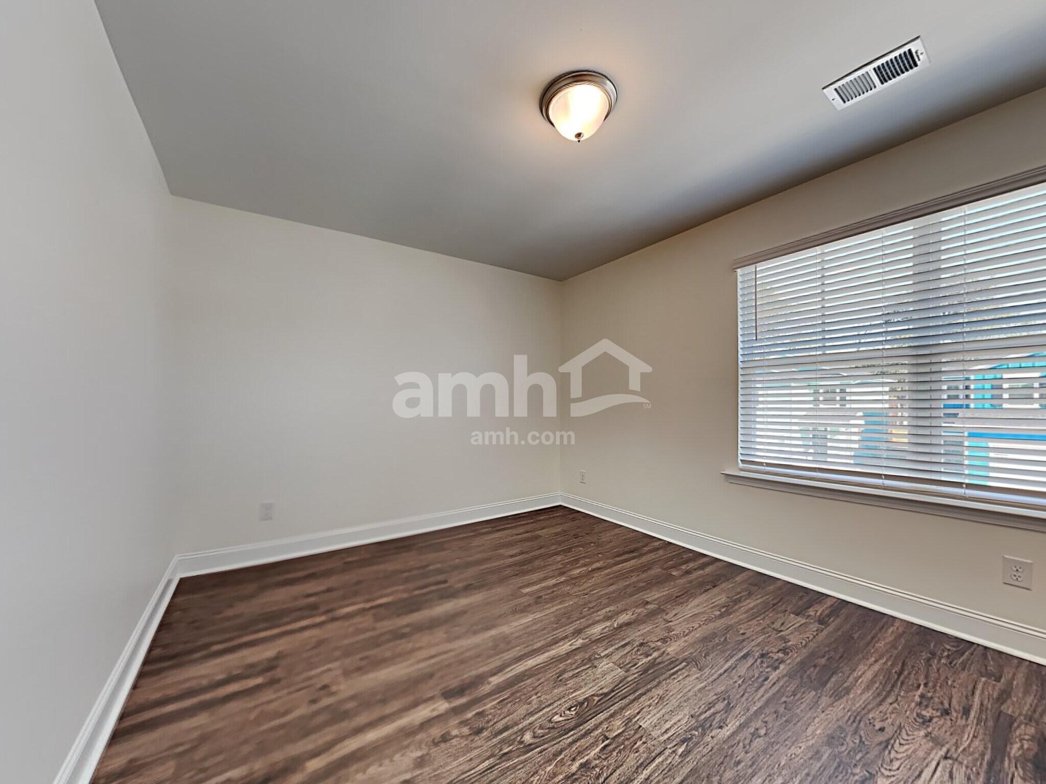 Building Photo - 146 Blackstone Dr