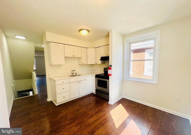 Building Photo - 336 Barclay St