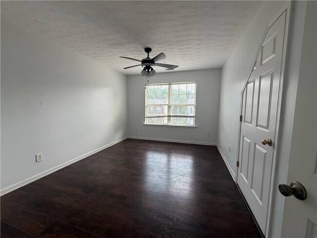Building Photo - 3865 Crescent Walk Ln NE
