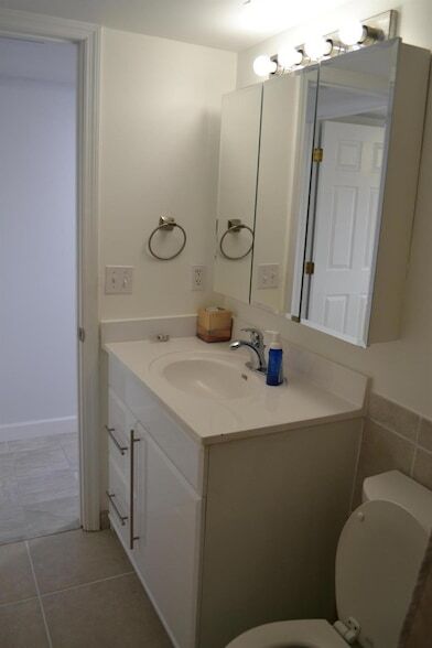 Building Photo - 124 Shore Ct