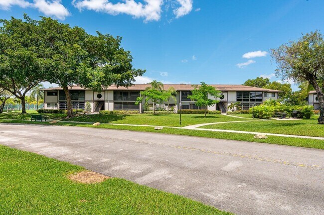 Building Photo - 9743 W McNab Rd