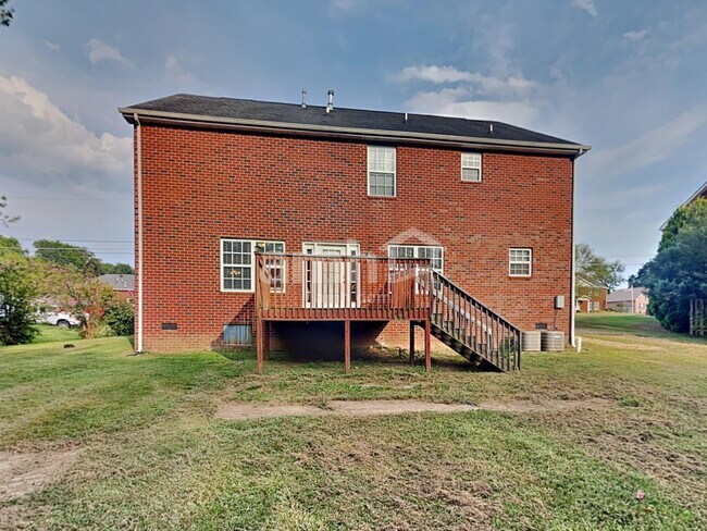 Building Photo - 586 Hollerman Ln