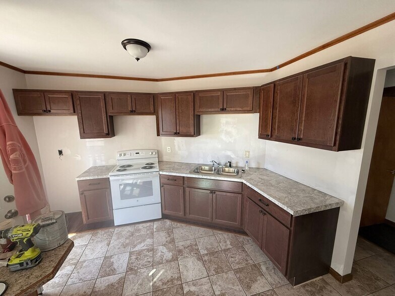 Building Photo - 34 Richelieu St
