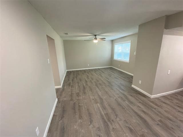 Building Photo - 2434 Lakeshore Dr