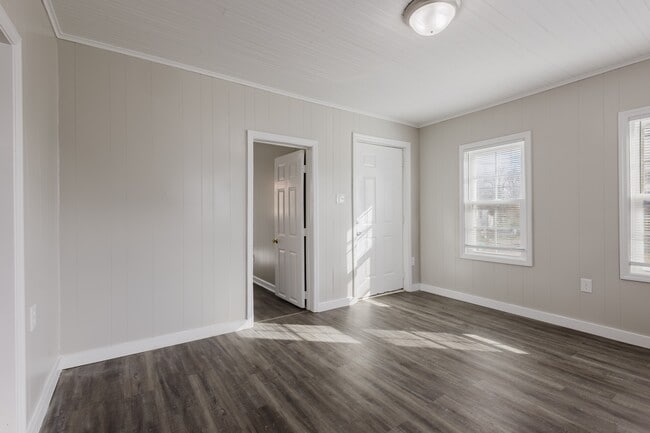 Building Photo - 245 Evansdale Ave