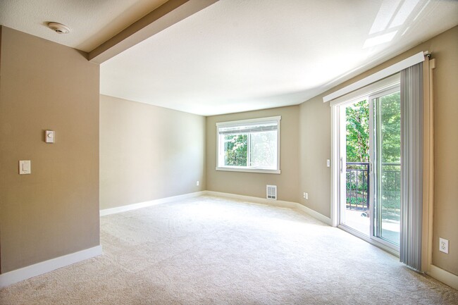 Building Photo - Redmond- One Bedroom Condo located at the ...