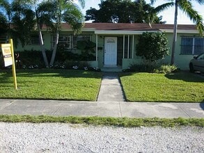 Building Photo - 8740 SW 40th St