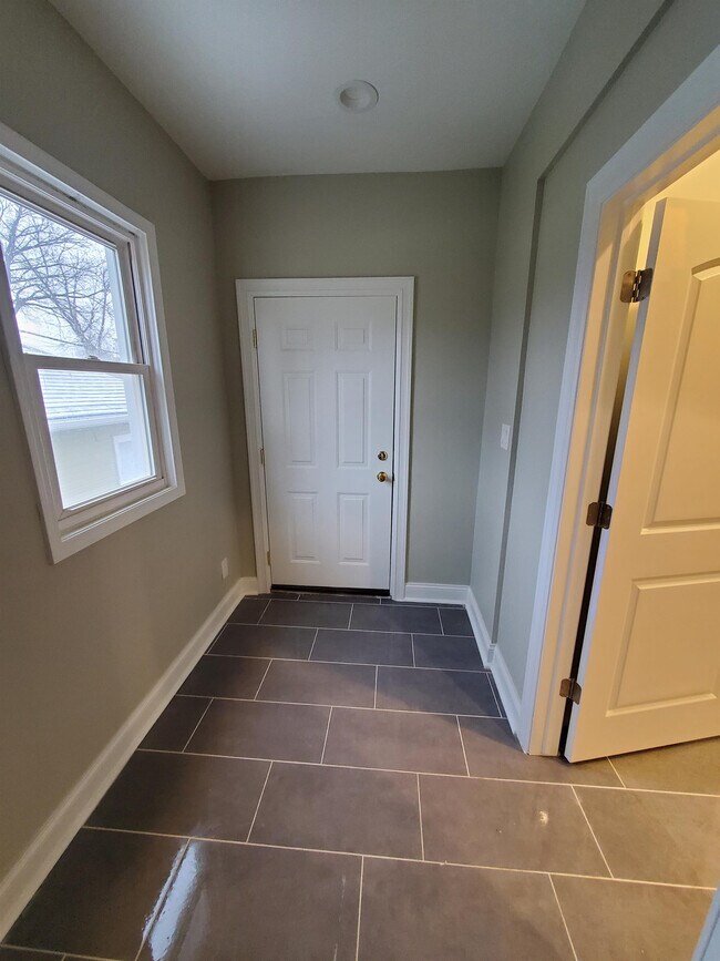 Building Photo - 2914 Hurlbut St