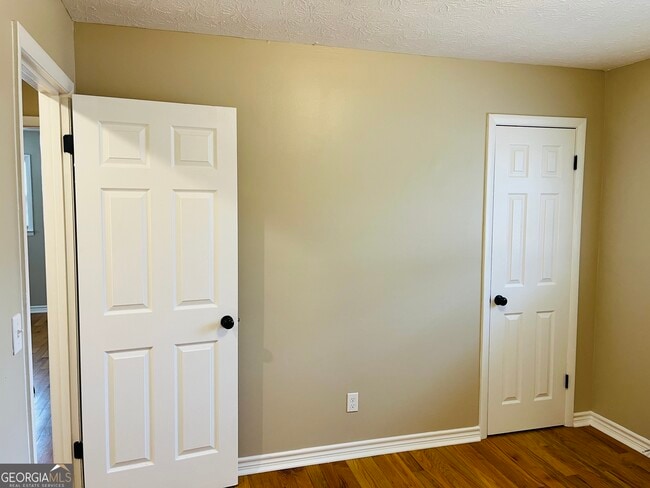 Building Photo - 1085 Horsley Mill Rd