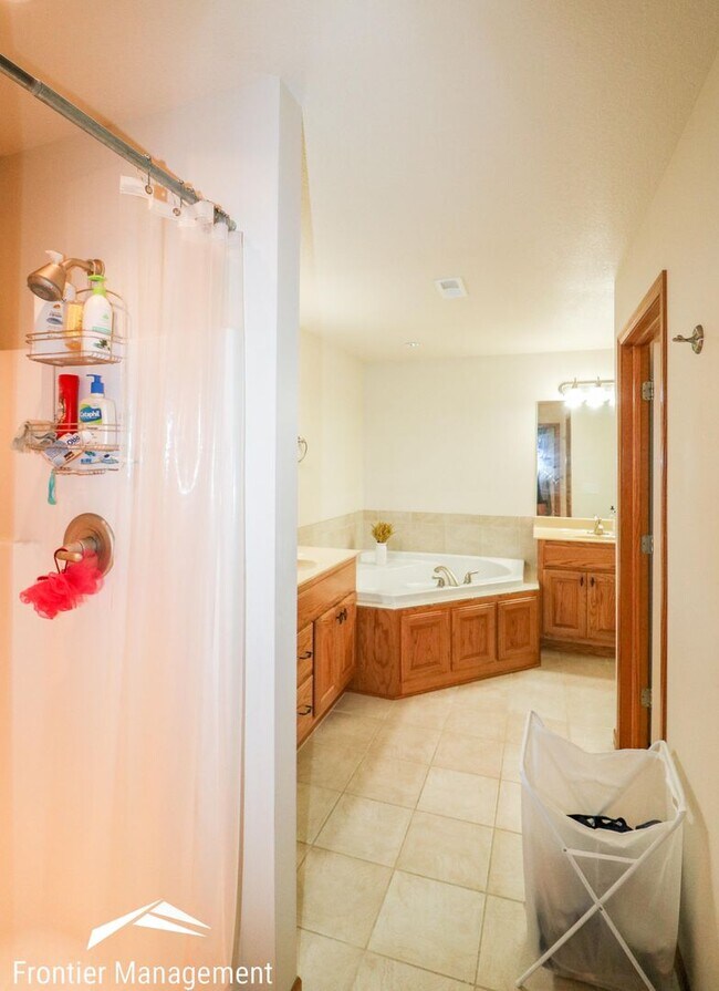 Building Photo - 416 Stone Grove Dr