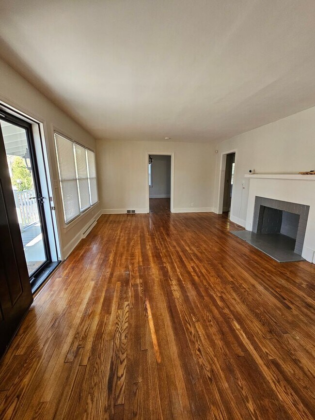 Building Photo - Lots of Extras with this 3 BR!