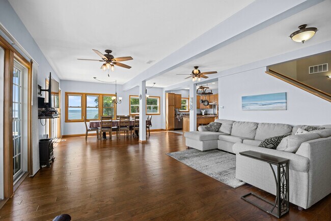 Building Photo - 15414 N River Beach Dr