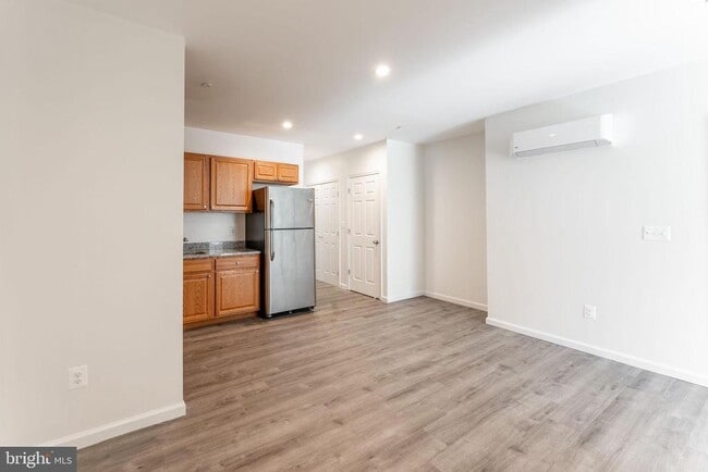 Building Photo - 2928-UNIT Nelson Pl SE
