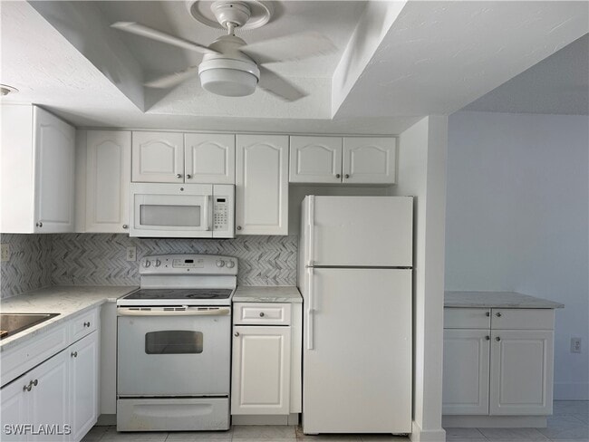 Building Photo - 3318 Del Prado Blvd S