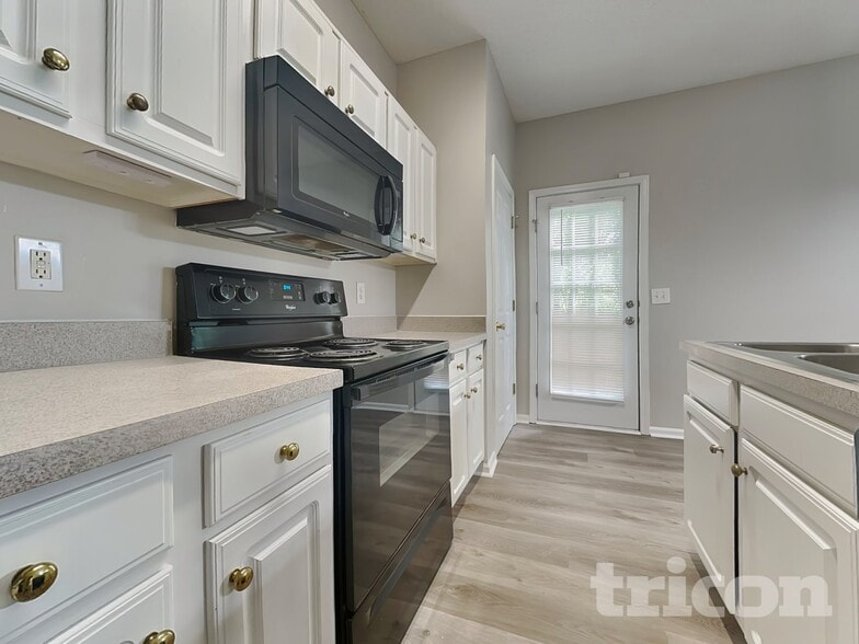 Building Photo - 5739 Newnan Cir