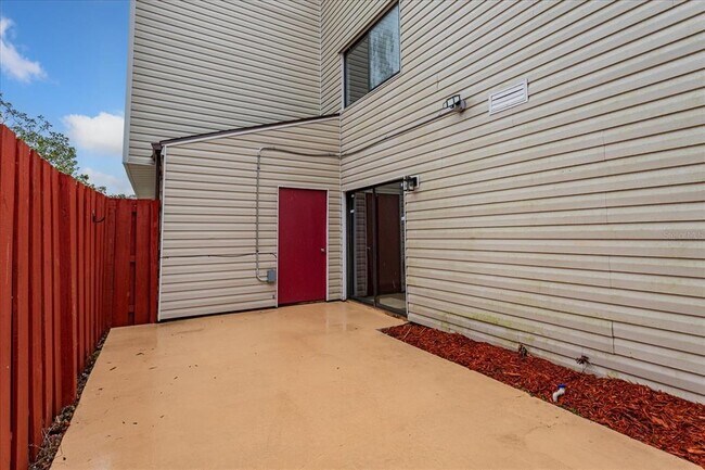 Building Photo - 2134 NE 45th Ave