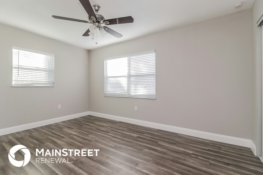 Building Photo - 2121 Camellia Dr