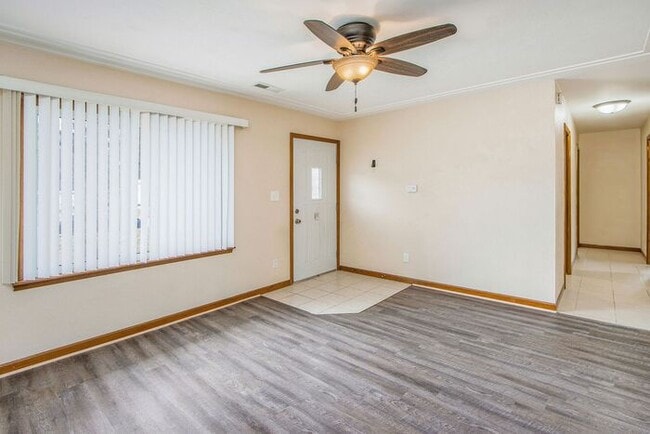 Building Photo - Contemporary 3-bed, 1-bath 925sq ft ranch with attached garage and yard!