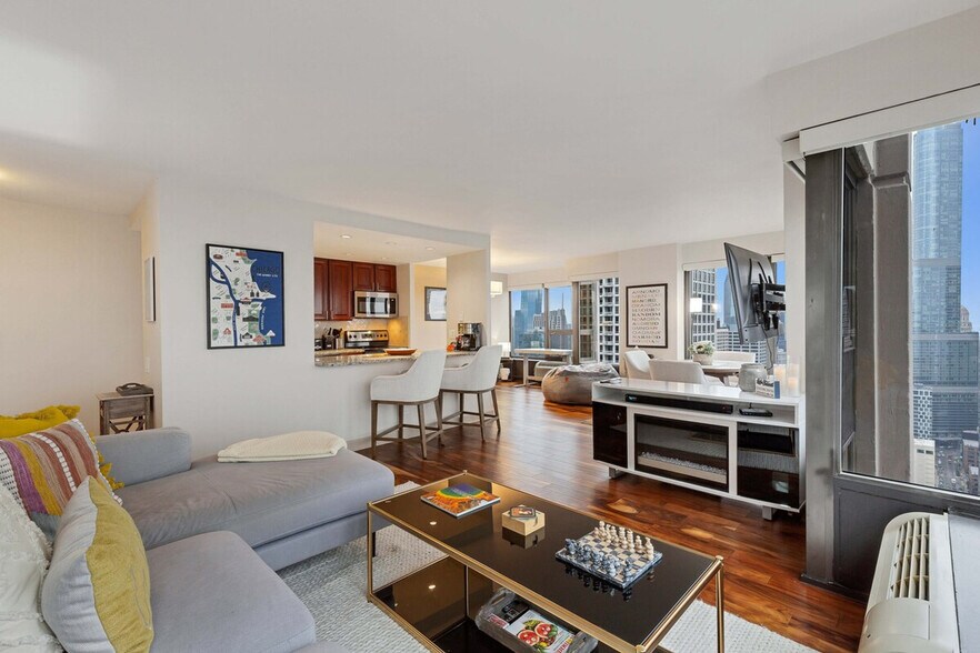 Building Photo - 49 E Superior St