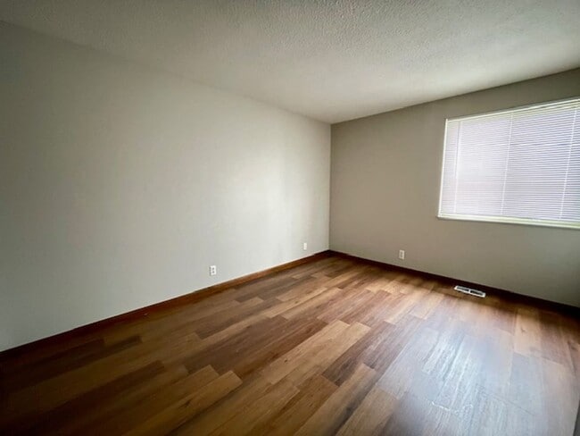 Building Photo - MADISON SCHOOLS - 2 Bedroom Available!