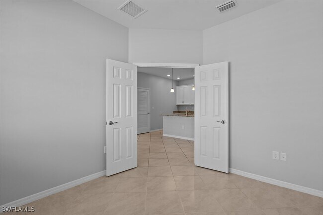 Building Photo - 3041 Royal Gardens Ave