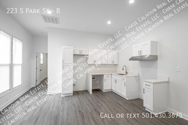 Building Photo - 223 S Park St