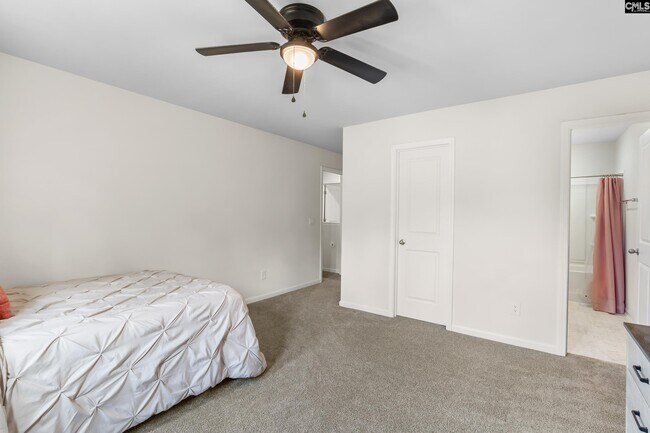 Building Photo - 810 Marigold Ln
