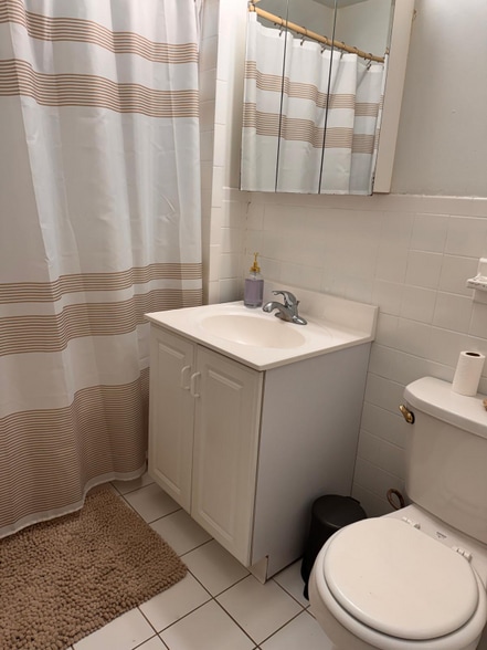 Building Photo - 401 US-22