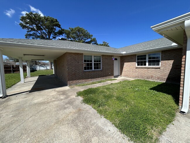 Building Photo - 3108 Tournefort St