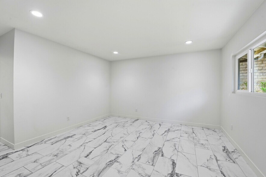 Building Photo - 30845 Catarina Dr
